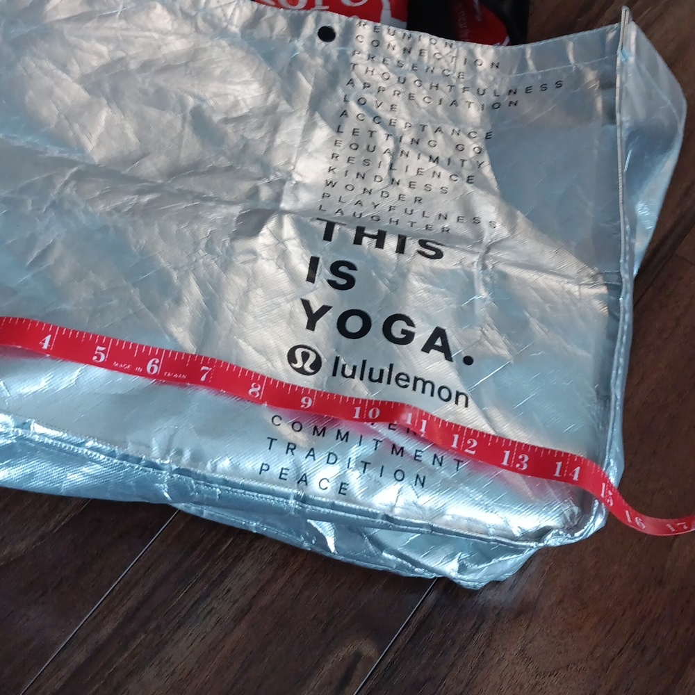 Lululemon shopping bag bundle - Picture 7 of 7